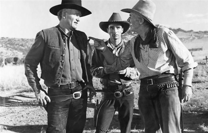 The Unseen Rebellion: John Wayne’s Defiance of Howard Hawks’ Direction to Avoid ‘Cringing’ in ‘Red River’