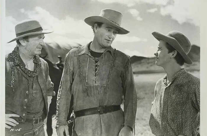 Red River’s Intriguing Dynamics: Montgomery Clift’s Debut Amidst Affection and Guns